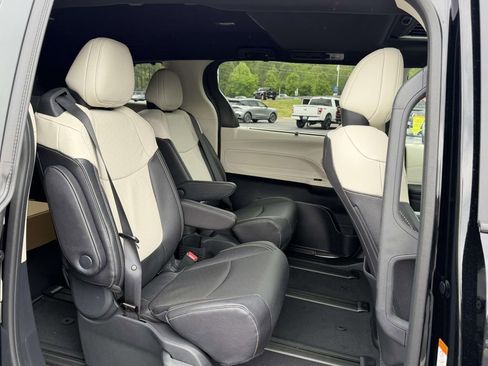 New 2026 Toyota Sienna Limited AWD/4WD image 12