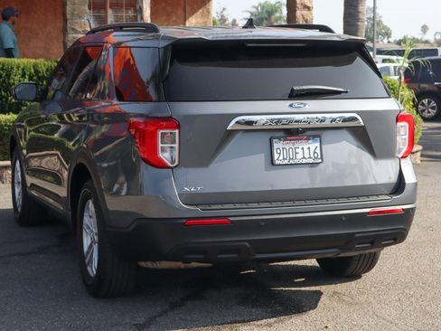 Used 2022 Ford Explorer XLT image 7