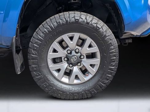 Used 2016 Toyota Tacoma SR5 w/ SR5 Appearance Package (SN) AWD/4WD image 11