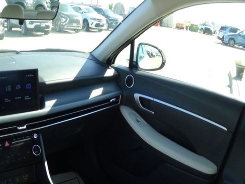 Used 2025 Hyundai Sonata SEL FWD image 12