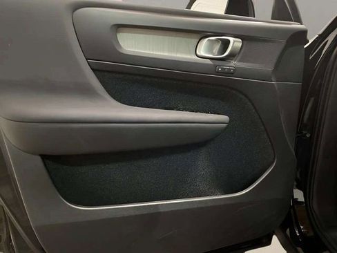 Used 2025 Volvo XC40 B5 Core image 79