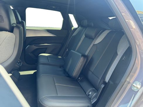 Used 2024 Cadillac Lyriq Tech RWD image 13