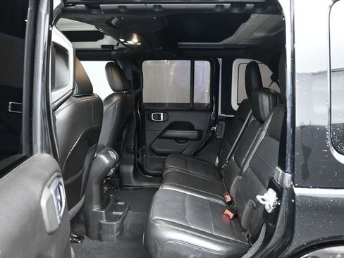 Used 2019 Jeep Wrangler Unlimited Sahara image 24