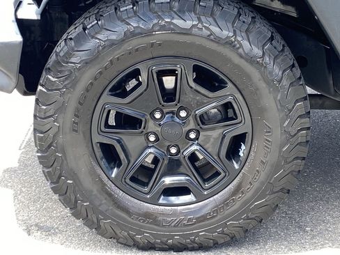 Used 2017 Jeep Wrangler Sport AWD/4WD image 8