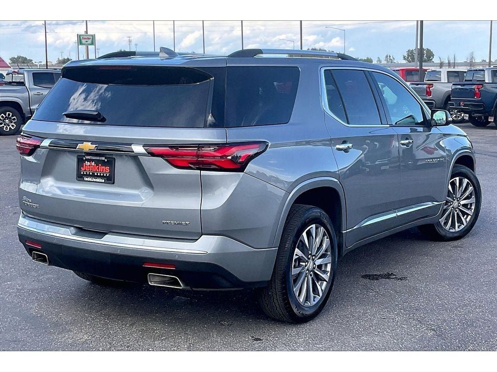 Used 2023 Chevrolet Traverse Premier FWD image 15
