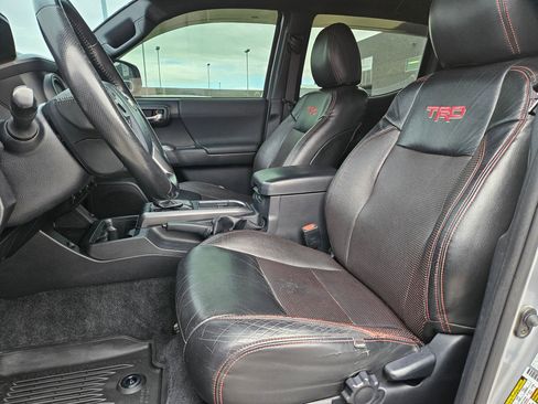 Used 2017 Toyota Tacoma TRD Sport w/ Tow Package (A/T) AWD/4WD image 15