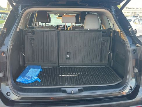 Used 2022 Toyota Highlander Bronze Edition FWD image 35