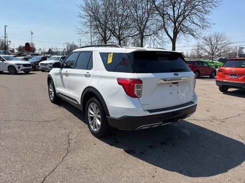 Used 2020 Ford Explorer XLT w/ Equipment Group 202A image 6