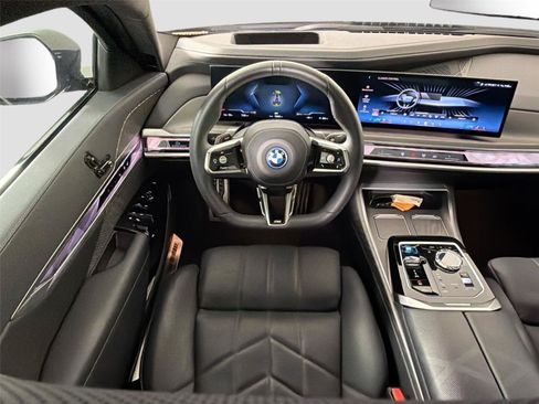 Certified 2023 BMW i7 xDrive60 AWD/4WD image 21