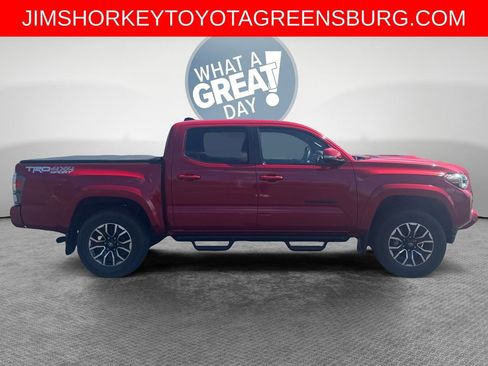 Used 2022 Toyota Tacoma TRD Sport image 2