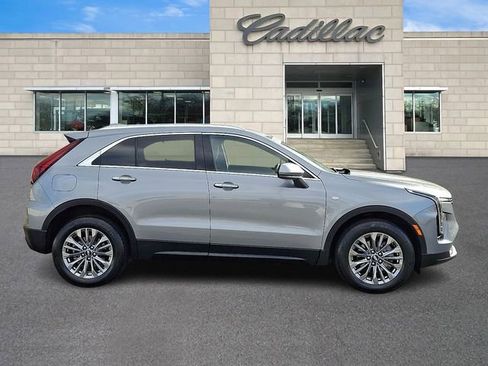 Used 2024 Cadillac XT4 Premium Luxury image 9