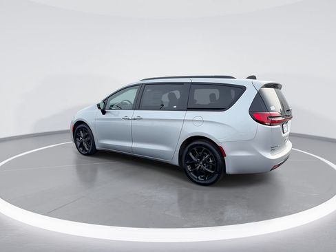 New 2026 Chrysler Pacifica Select w/ S Appearance Package FWD image 6