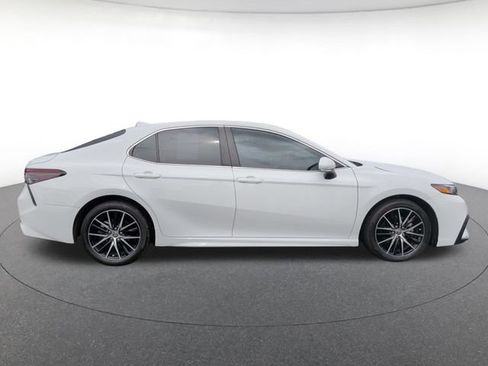 Used 2023 Toyota Camry SE FWD image 6