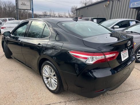 Used 2020 Toyota Camry XLE image 7