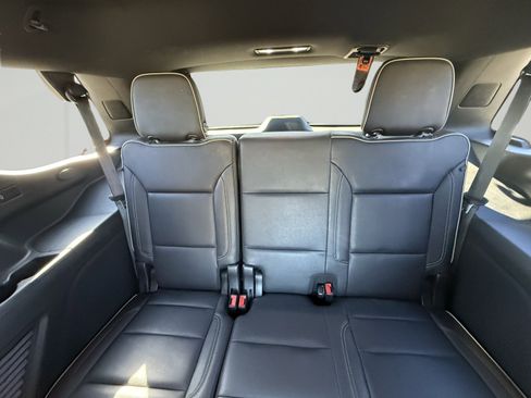 Used 2021 GMC Yukon SLT w/ SLT Premium Package image 11