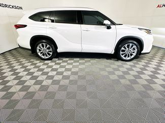 Used 2024 Toyota Highlander Limited video 2