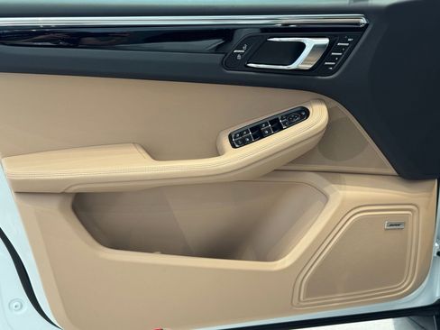 Used 2025 Porsche Macan image 13