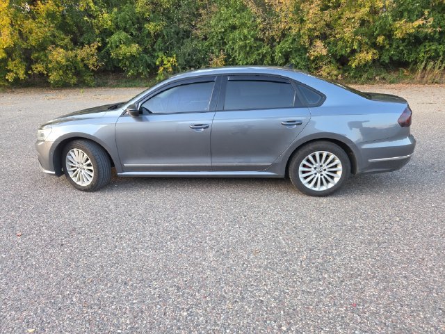 Used 2017 Volkswagen Passat 1.8T SEL Premium FWD image 4