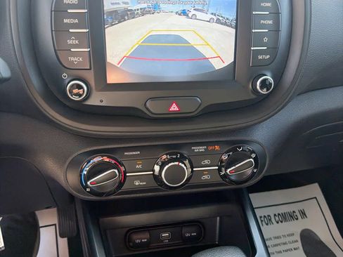 Used 2021 Kia Soul LX FWD image 13