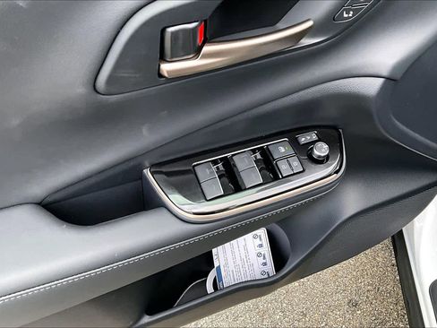 New 2025 Toyota Crown Platinum image 20