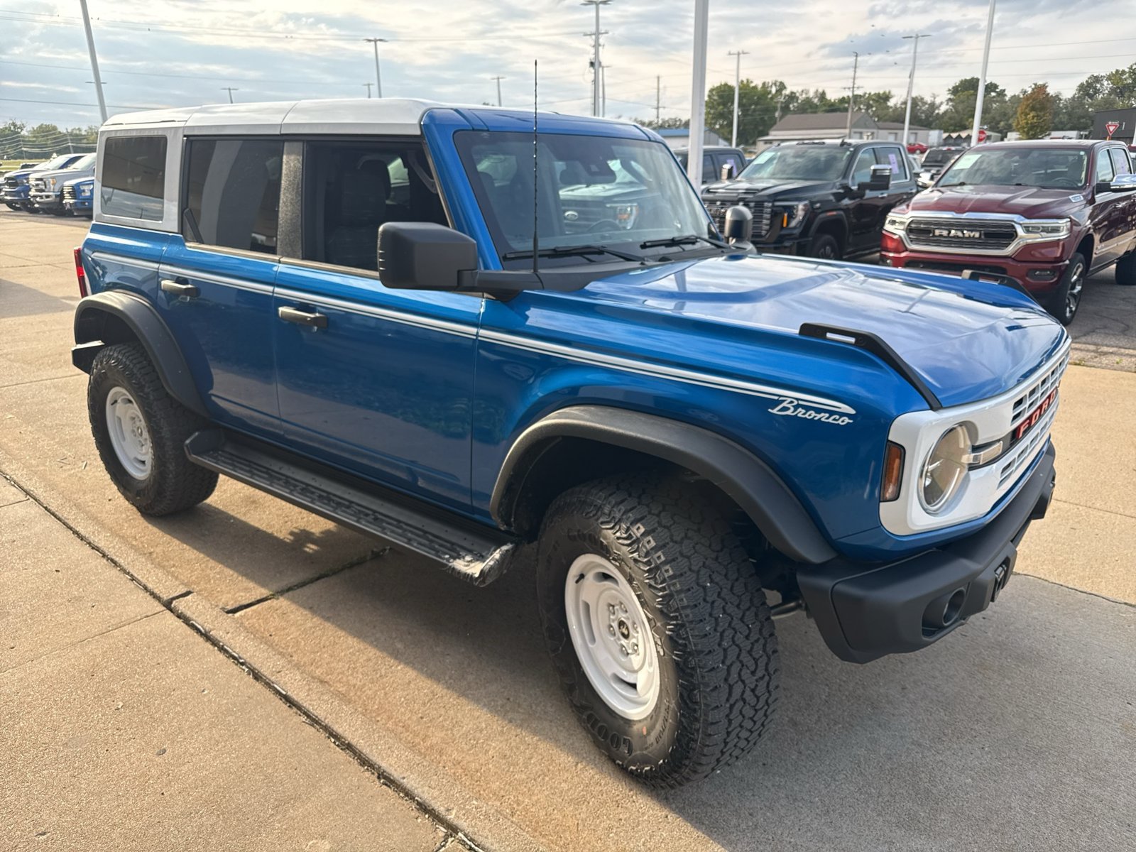 New 2026 Ford Bronco Heritage Edition AWD/4WD image 4