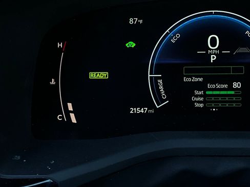 Used 2025 Toyota Camry SE image 36