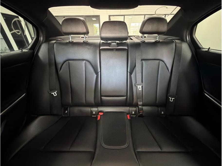 Used 2022 BMW 330i Sedan w/ M Sport Package RWD image 11