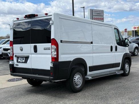 Used 2025 RAM ProMaster 2500 w/ U-Haul Equipment Group FWD image 3
