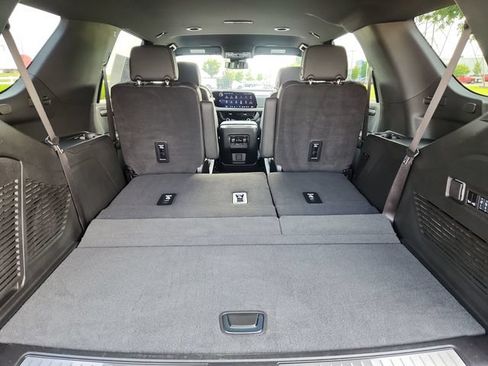 Used 2025 Chevrolet Tahoe Premier AWD/4WD image 33