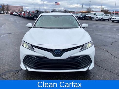 Used 2020 Toyota Camry LE image 2