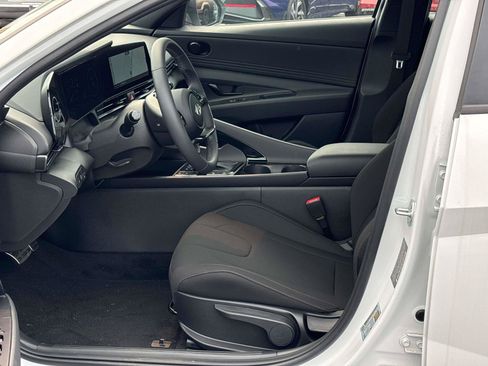 Certified 2026 Hyundai Elantra SEL FWD image 9