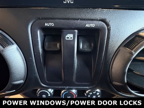 Used 2018 Jeep Wrangler Sport AWD/4WD image 19
