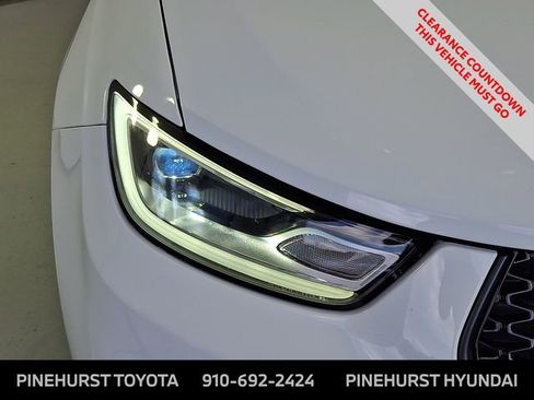 Used 2025 Chrysler Pacifica Limited image 10