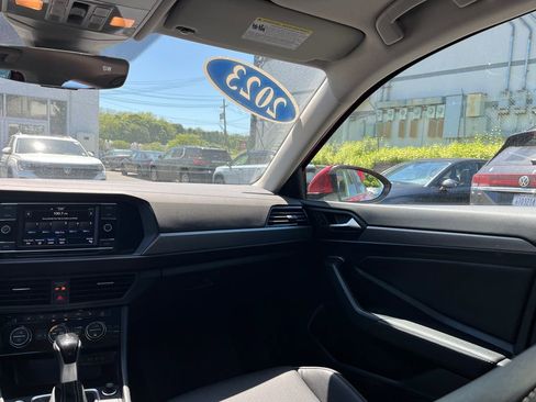 Used 2023 Volkswagen Jetta SE FWD image 24