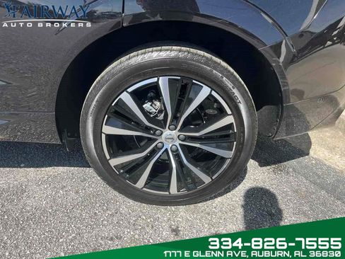 Used 2023 Volvo XC60 B5 Plus image 37