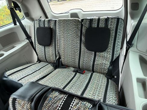 Used 2015 Dodge Grand Caravan American Value Package w/ UConnect Hands-Free Group FWD image 23