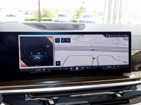 Used 2025 BMW X7 xDrive40i image 25