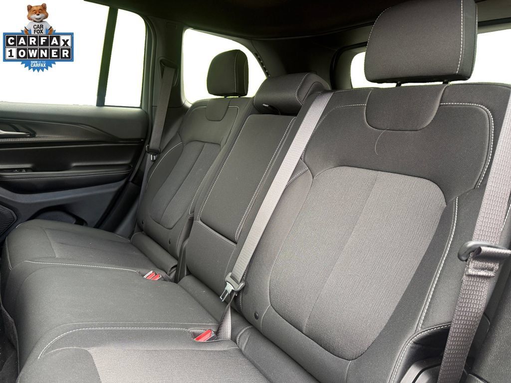 Used 2025 Jeep Grand Cherokee Laredo X w/ Luxury Tech Group I AWD/4WD image 14