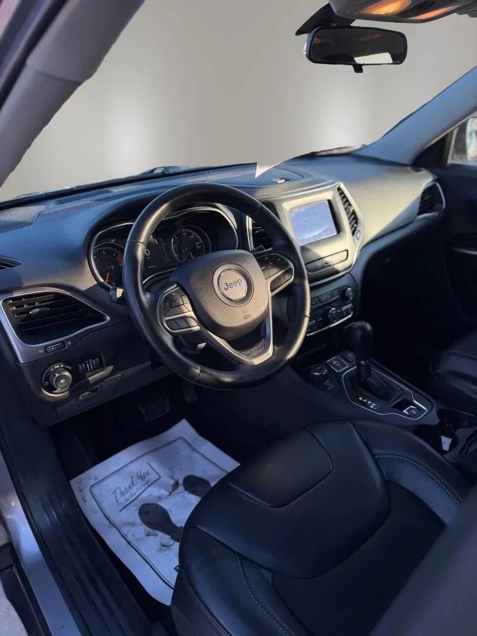 Used 2019 Jeep Cherokee Latitude Plus w/ Cold Weather Group AWD/4WD image 9