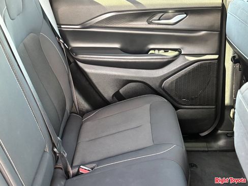 Used 2024 Jeep Grand Cherokee Laredo X RWD image 14