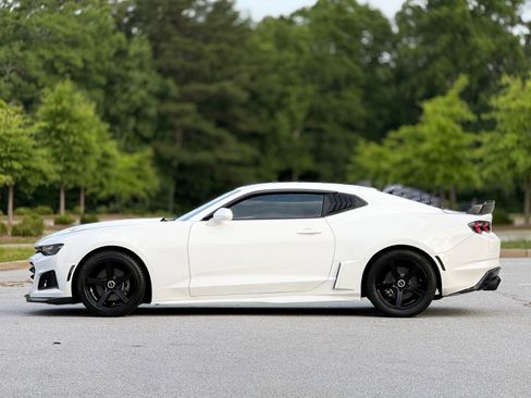 Used 2020 Chevrolet Camaro LT RWD image 9