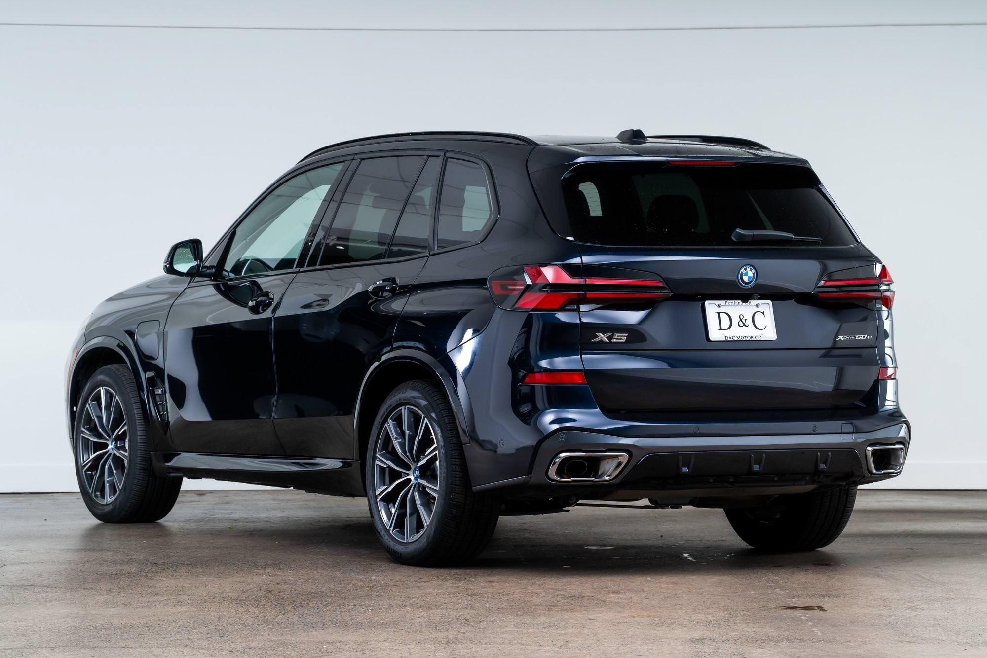 Used 2024 BMW X5 xDrive50e w/ Executive Package AWD/4WD image 5