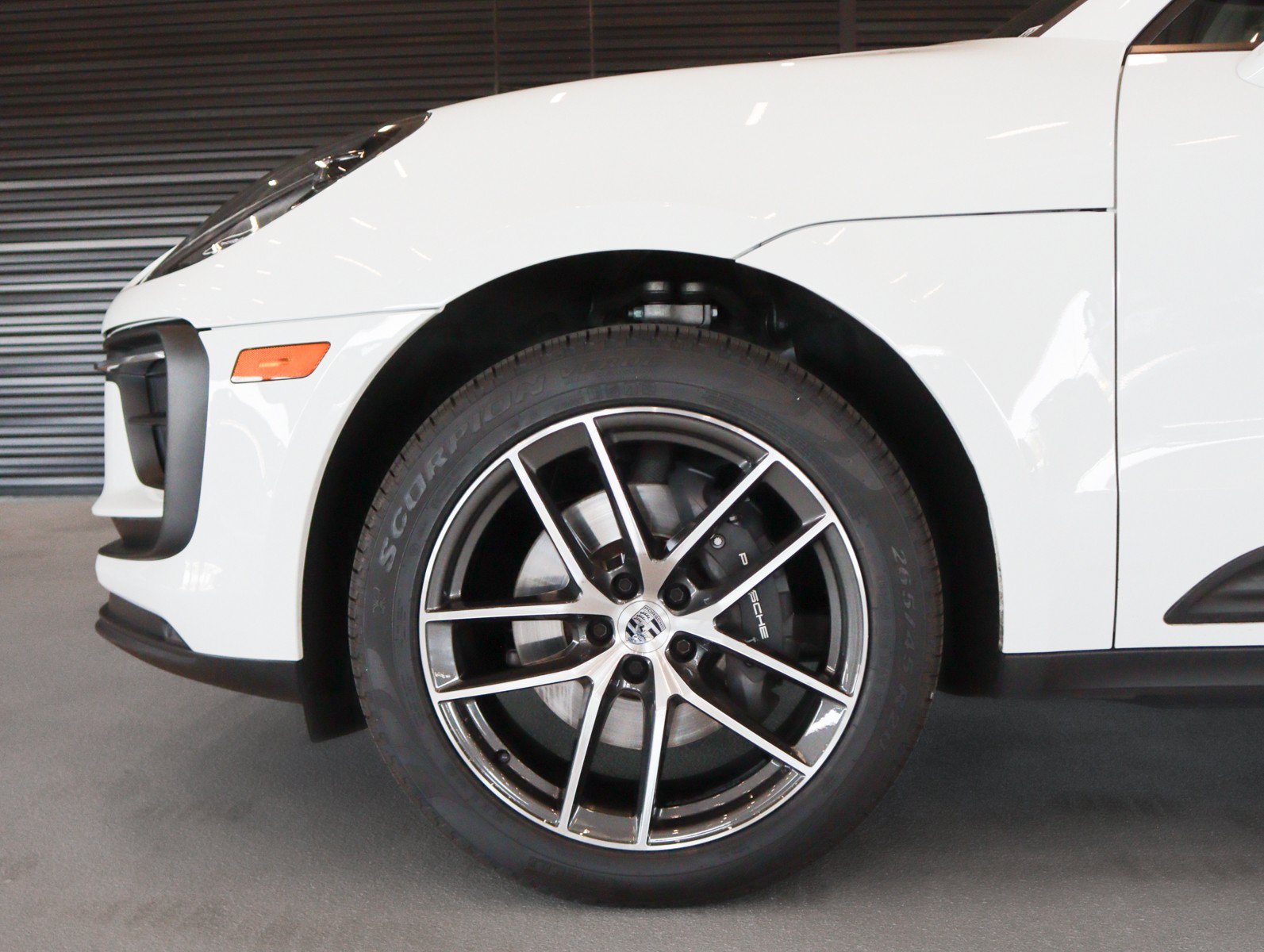 Certified 2024 Porsche Macan AWD/4WD image 14