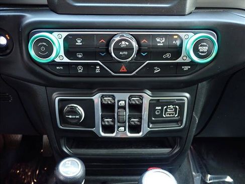 Used 2020 Jeep Wrangler Unlimited Sahara AWD/4WD image 17