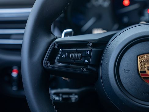 Certified 2026 Porsche Macan Turbo AWD/4WD image 7