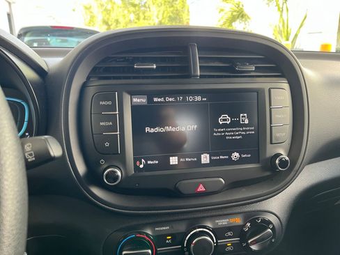 Used 2025 Kia Soul LX w/ LX Technology Package image 21