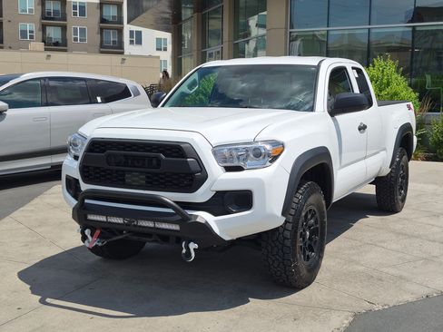Used 2022 Toyota Tacoma SR w/ SX Package AWD/4WD image 10