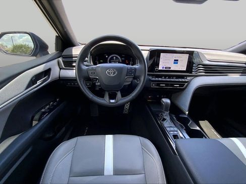Used 2025 Toyota Camry SE FWD image 11