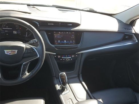 Used 2017 Cadillac XT5 Luxury image 17