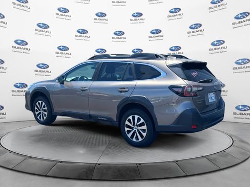 Used 2023 Subaru Outback Premium AWD/4WD image 3